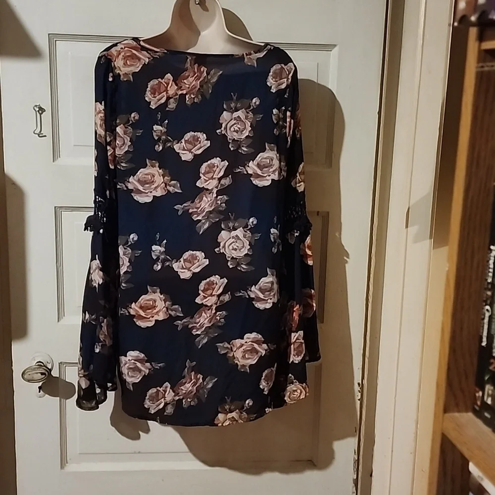 Rue21 Sheer Floral Bell Sleeve High Low Top Medium - Picture 2 of 2
